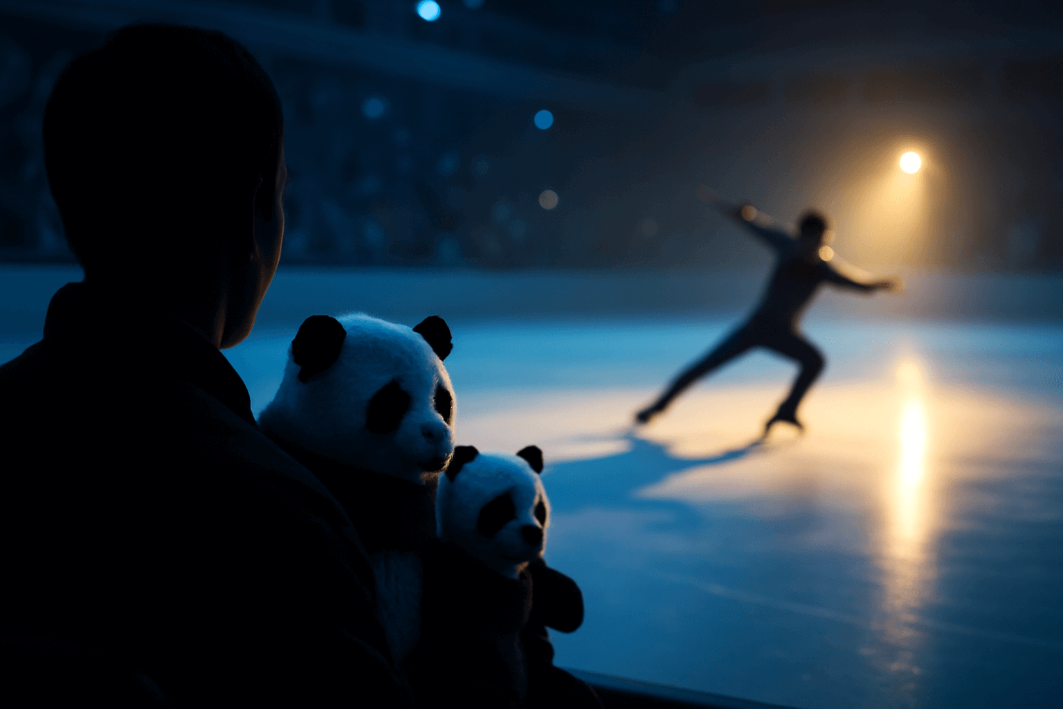 Jackie Chan sledoval galavečer krasobruslení v Miláně s dvěma plyšovými pandami